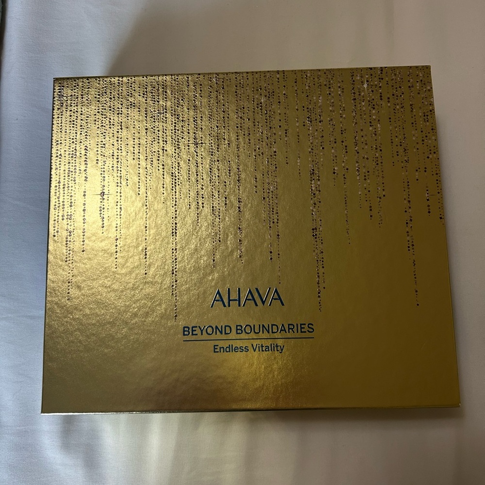 AHAVA Endless Vitality Gift Box in Gold